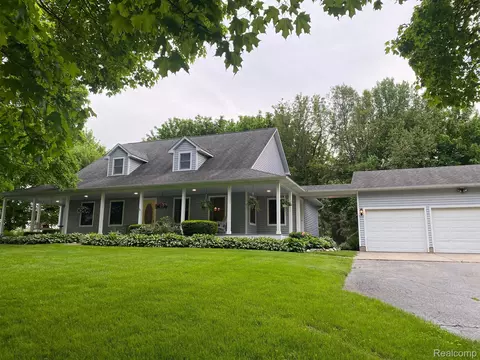 7389 Lobdell Rd, Linden, MI 48451