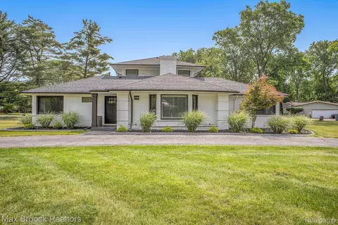 30386 Embassy St, Beverly Hills, MI 48025