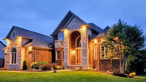8778 Inverness Dr, Washington, MI 48095