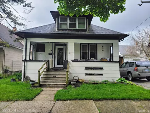1733 N Oakley St, Saginaw, MI 48602