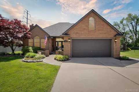 929 River Crt Ct, Wyandotte, MI 48192