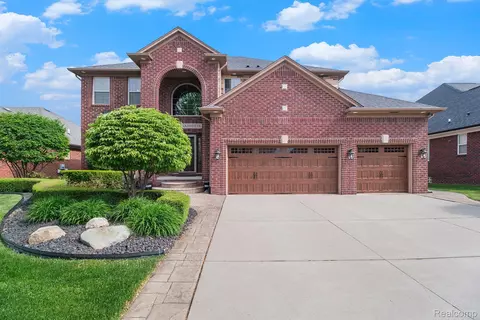 17635 Goldeneye Dr, Clinton Township, MI 48038