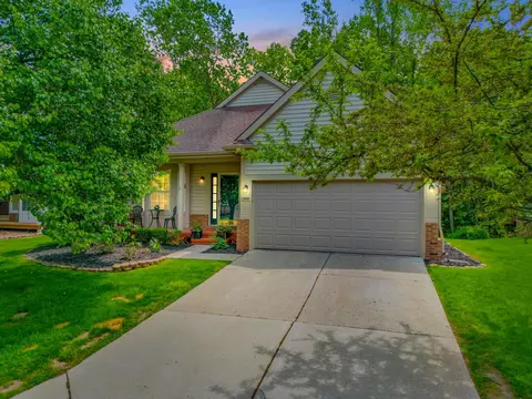 41649 Sleepy Hollow Dr, Novi, MI 48377