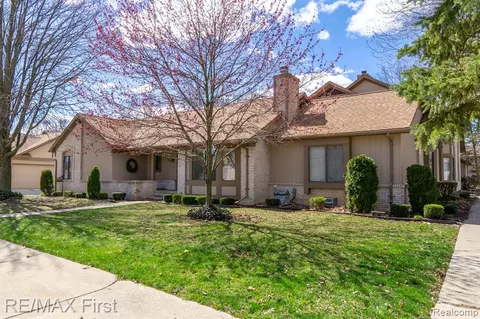 20451 Villa Grande Cir #51, Clinton Township, MI 48038