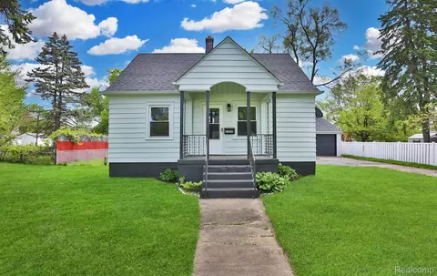 22850 Cyman Ave, Warren, MI 48091