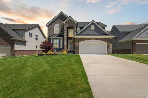 30796 Asbury Hill Dr, Lyon, MI 48165