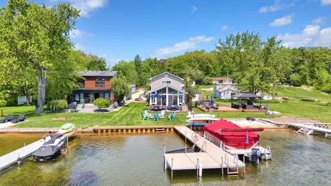 2629 Parklawn Dr, Brighton, MI 48114