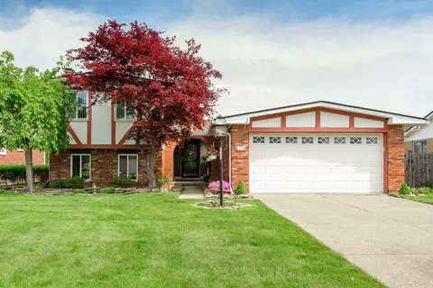 20486 Indiana Ave, Brownstown, MI 48183