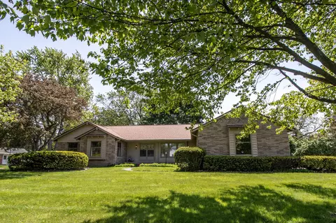 5022 Treehill Rd, Grand Blanc, MI 48439