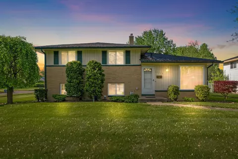 34752 Forman Dr, Sterling Heights, MI 48310