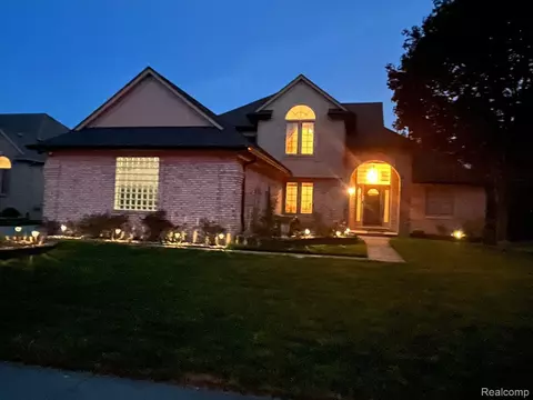 13926 Patterson Dr, Shelby Township, MI 48315