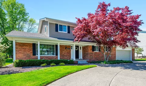 855 Bridgestone Dr, Rochester Hills, MI 48309