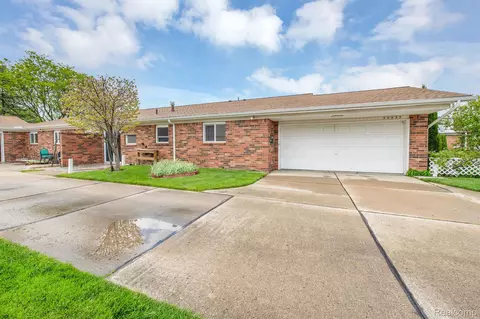 29935 Park Place Dr, Warren, MI 48093