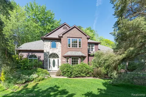 7914 Brookwood Dr, Clarkston, MI 48348