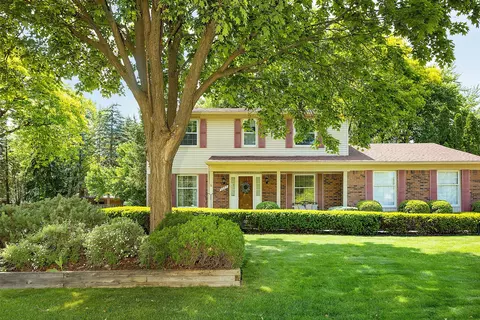 5247 Hertford Dr, Troy, MI 48085