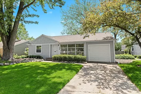 15559 Birwood Ave, Beverly Hills, MI 48025