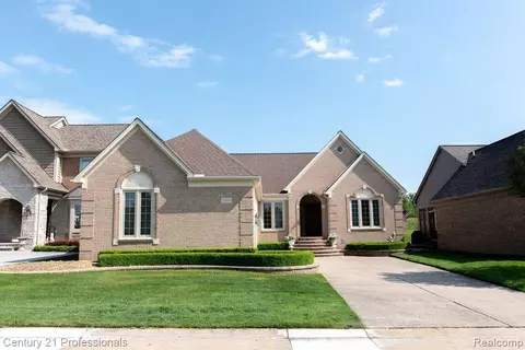 7789 Glacier Club Dr, Washington, MI 48094