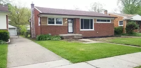 22031 Harding St, Oak Park, MI 48237