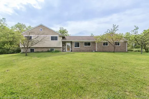 8620 Joey Dr, Putnam, MI 48169
