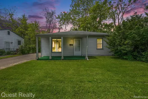 731 Emerson Ave, Pontiac, MI 48340