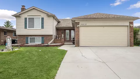 38210 Pinebrook Dr, Sterling Heights, MI 48310