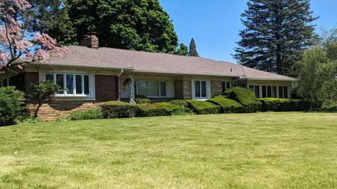 95 Hillsdale Rd, Bloomfield Hills, MI 48302