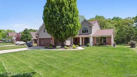 2064 Hedigham Blvd, Wixom, MI 48393