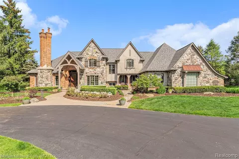 7654 Stonevalley Blf, Clarkston, MI 48348