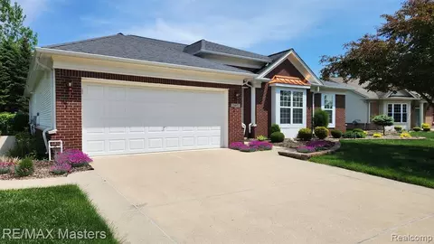24911 Grand Traverse Ave, Flat Rock, MI 48134