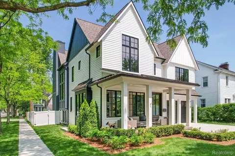 915 Oakland Ave, Birmingham, MI 48009
