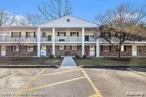 42690 Plymouth Hollow Dr, Plymouth, MI 48170