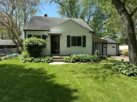 2867 Watkins Lake Rd, Waterford, MI 48328
