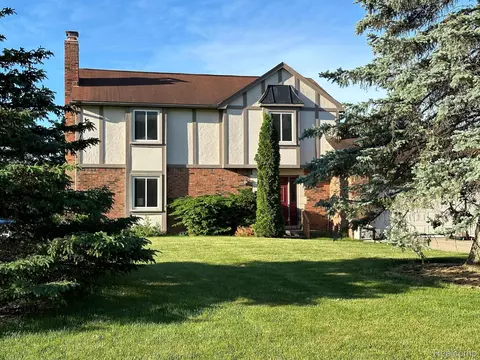 248 Morgan Hill Dr, Lake Orion, MI 48360