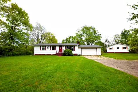 2273 S State Rd, Davison, MI 48423