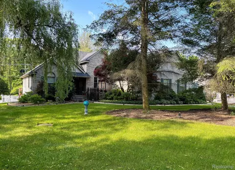 4212 E M 36, Hamburg, MI 48169