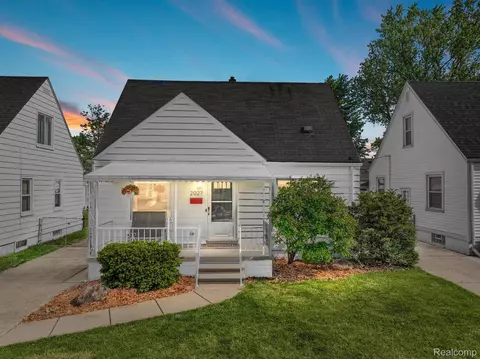 2027 Harwood Ave, Royal Oak, MI 48067
