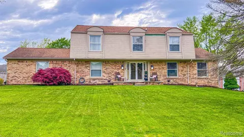 12924 Croftshire Dr, Grand Blanc, MI 48439