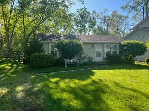 3243 Chenoa St, Commerce, MI 48382
