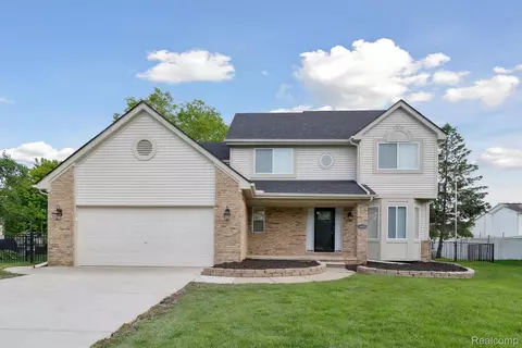 14855 Santa Anita Ave, Livonia, MI 48154