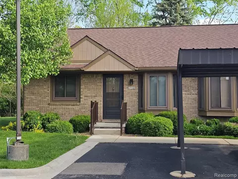 27740 Trailbrooke Cir, Westland, MI 48185