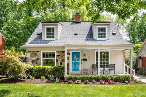 3656 Betsy Ross Dr, Royal Oak, MI 48073