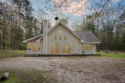 1553 Hunt Club Ln, Aloha, MI 49721