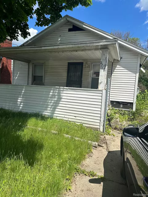 2718 Dupont St, Flint, MI 48504