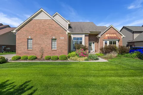 870 Woodside Dr, Oxford, MI 48371