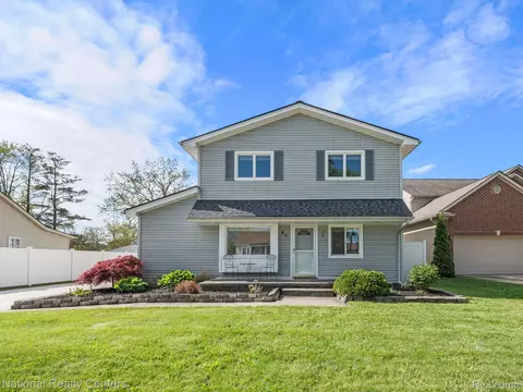85 Cloveridge Dr, Troy, MI 48084