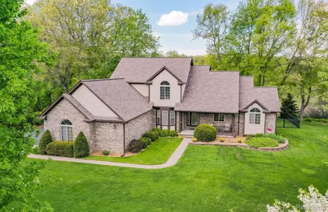166 Persimmon Dr, Brandon, MI 48371