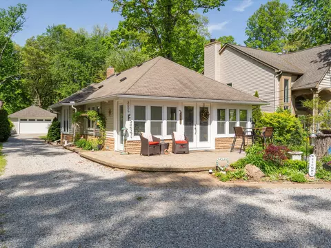 2006 Alpha St, Commerce Township, MI 48382
