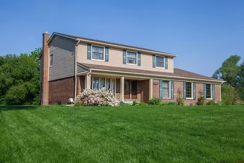 4747 Heatherbrook Dr, Troy, MI 48098