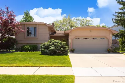 44001 Palisades Dr, Canton, MI 48187