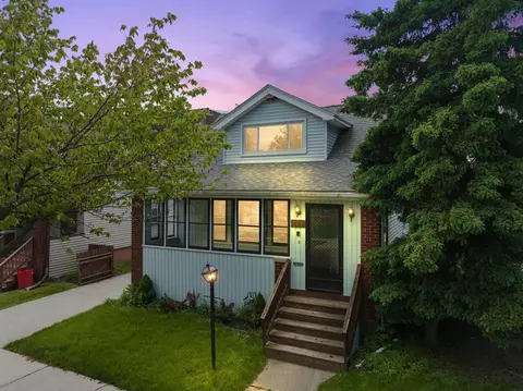 1441 Wayburn St, Grosse Pointe Park, MI 48230